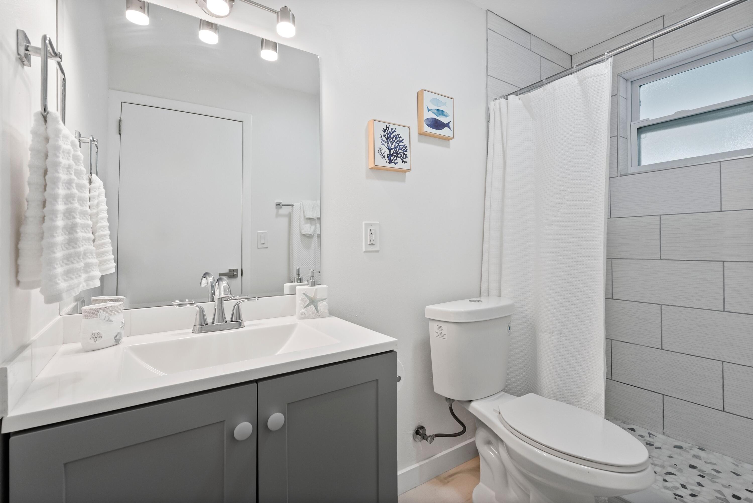 670 Hernando Street, Unit E Fort Pierce, FL 34949 - Photo 12 of 23 Bathroom 1