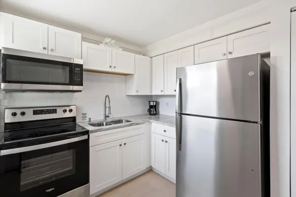 $2,200 | 670 Hernando Street, Unit E, Fort Pierce, FL 34949