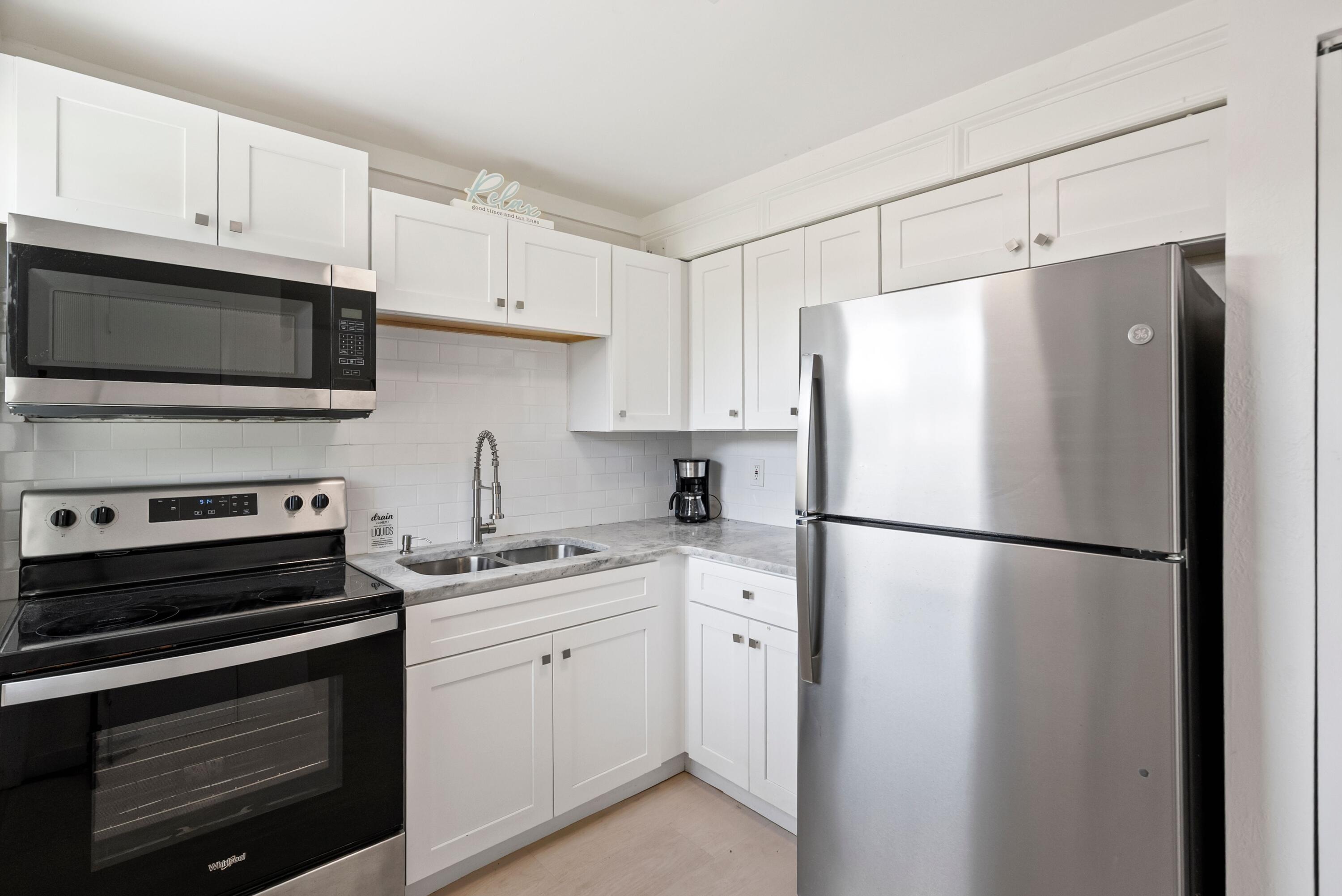 670 Hernando Street, Unit E Fort Pierce, FL 34949 - Photo 6 of 23 Kitchen 4
