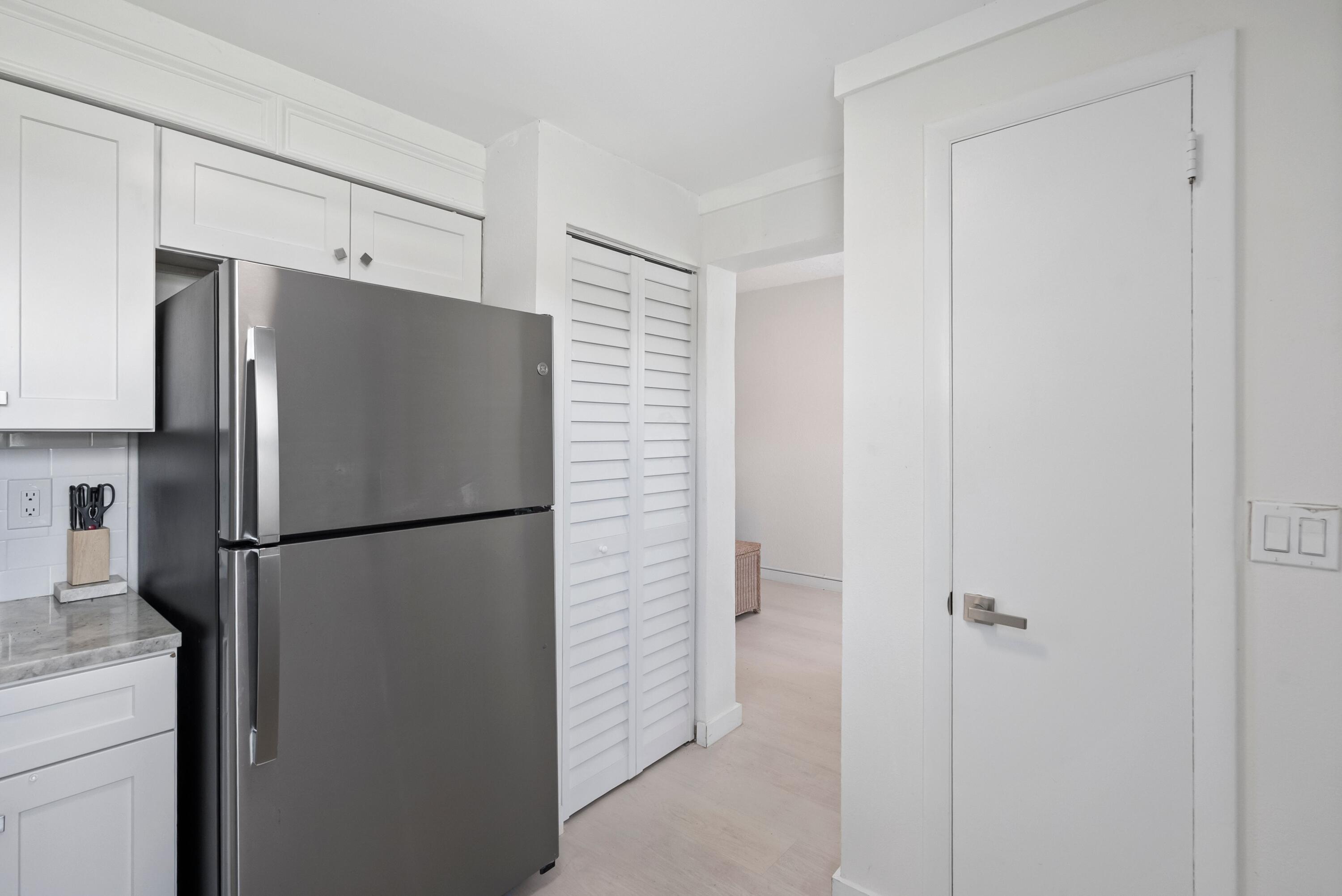670 Hernando Street, Unit E Fort Pierce, FL 34949 - Photo 7 of 23 Kitchen