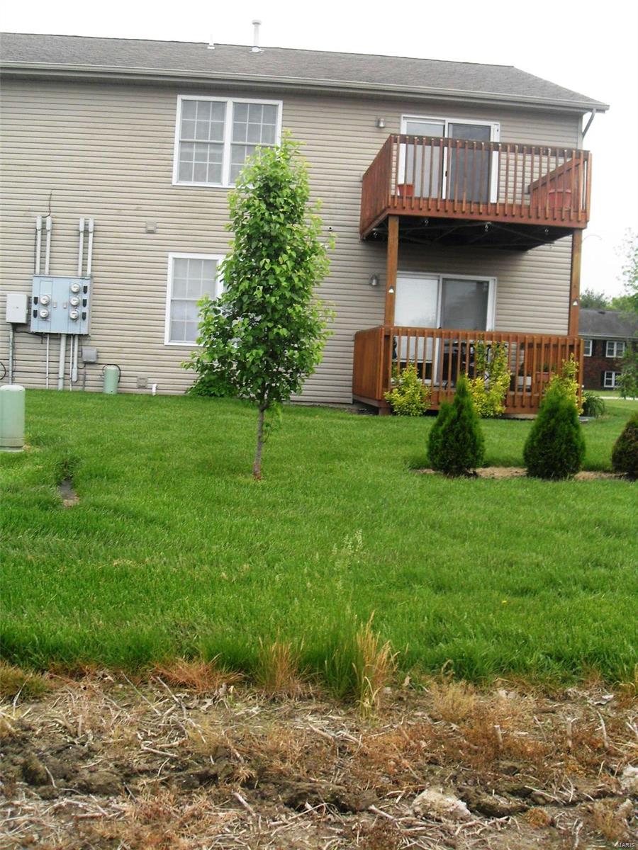35 Colonial Manor, Unit B Highland, IL 62249 - Photo 18 of 30