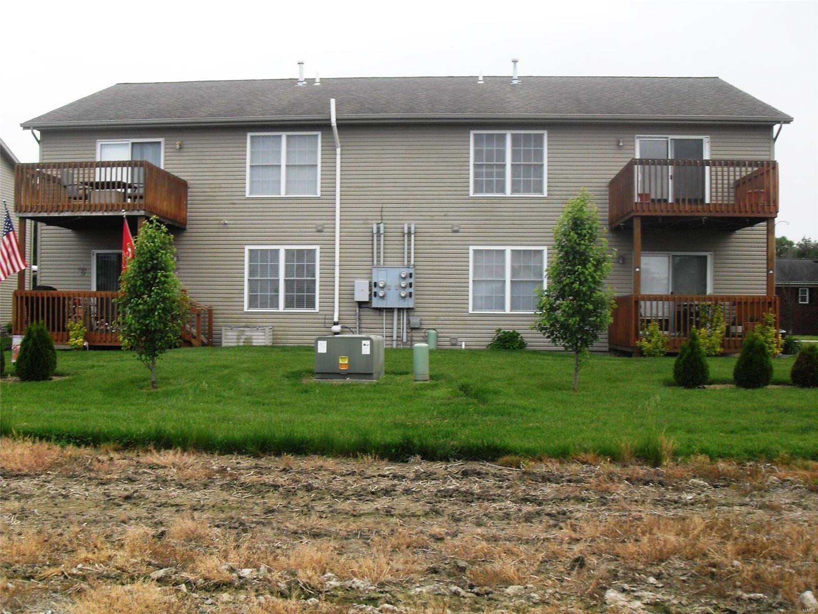 35 Colonial Manor, Unit B Highland, IL 62249 - Photo 19 of 30
