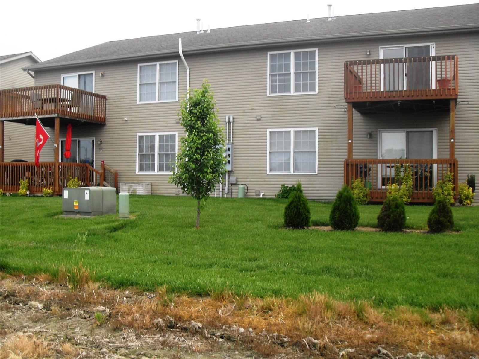 35 Colonial Manor, Unit B Highland, IL 62249 - Photo 20 of 30