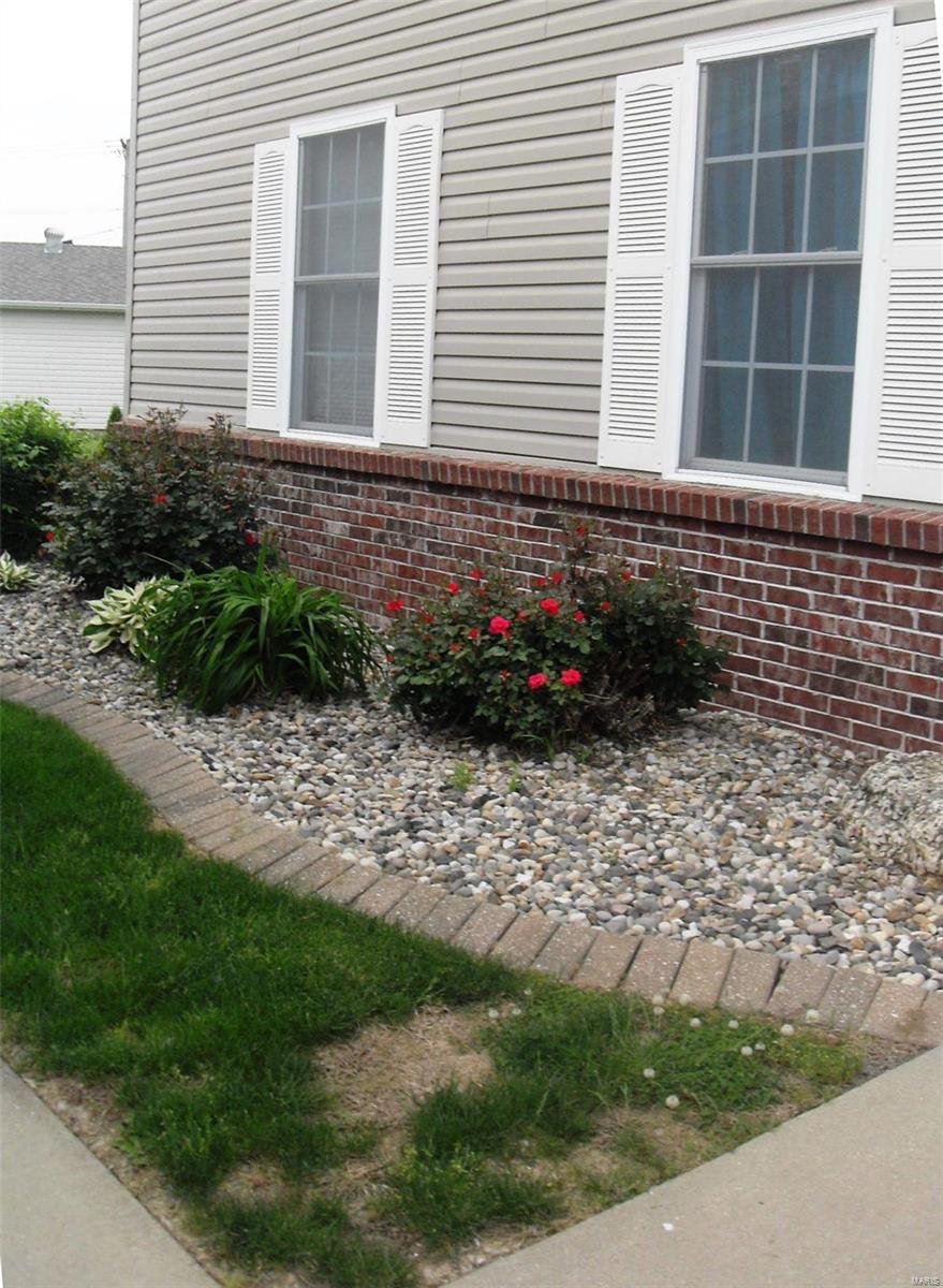 35 Colonial Manor, Unit B Highland, IL 62249 - Photo 25 of 30