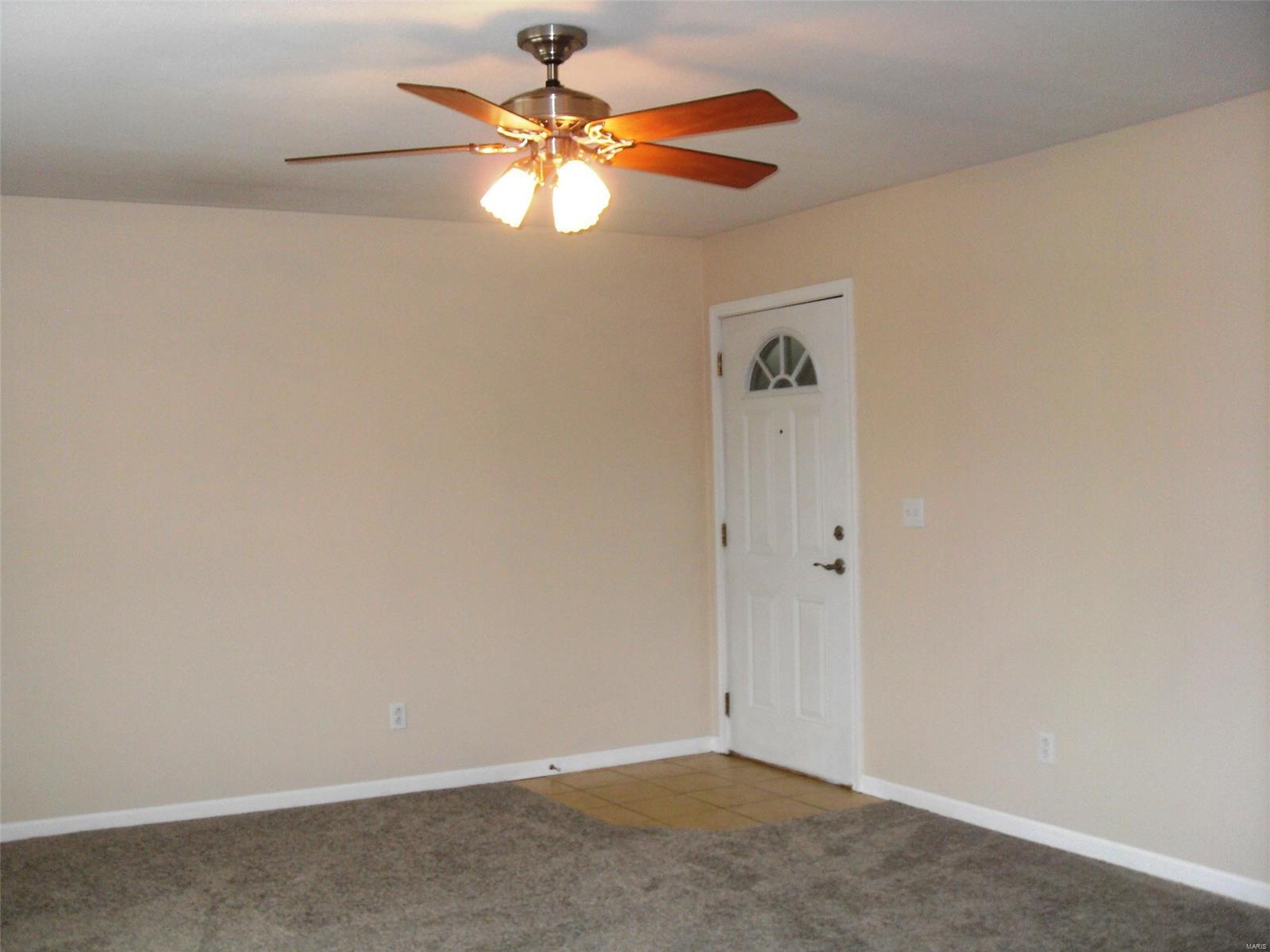 35 Colonial Manor, Unit B Highland, IL 62249 - Photo 3 of 30