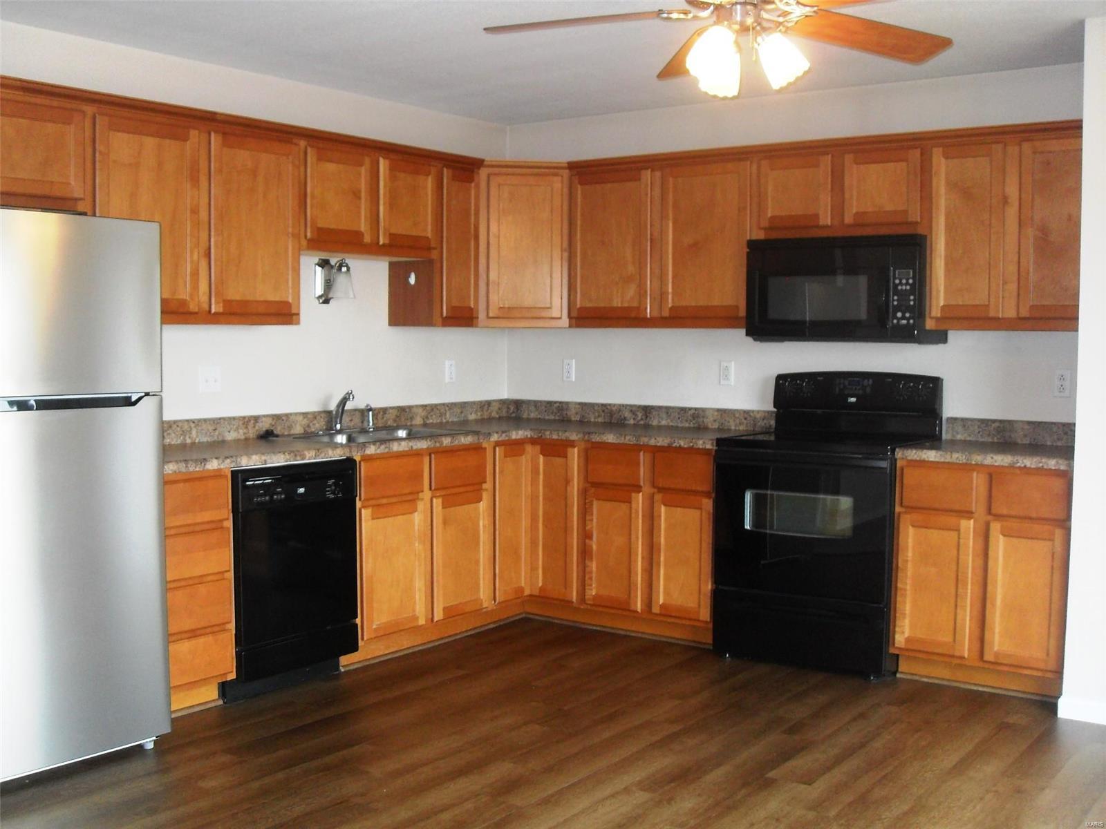 35 Colonial Manor, Unit B Highland, IL 62249 - Photo 5 of 30