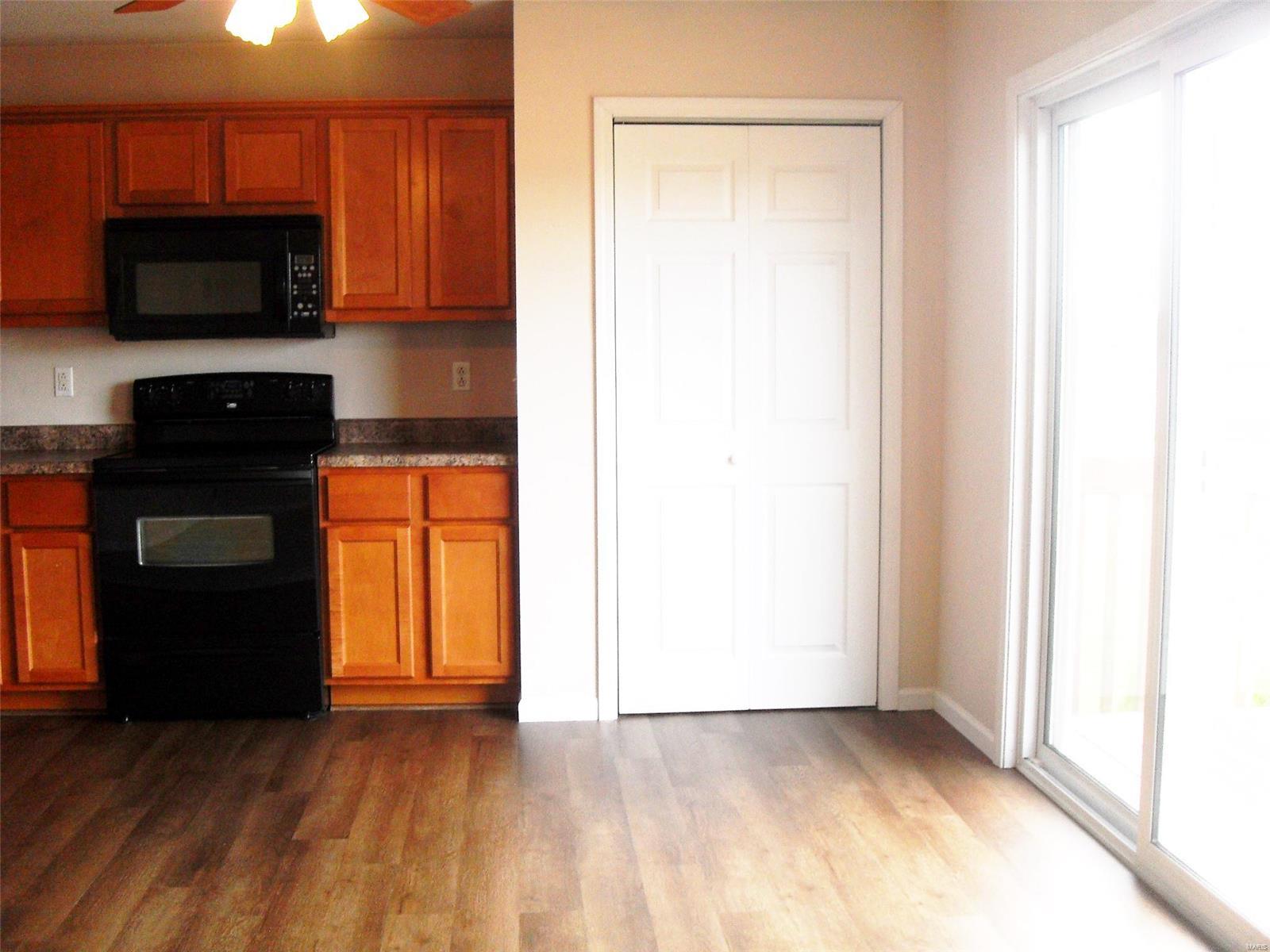 35 Colonial Manor, Unit B Highland, IL 62249 - Photo 6 of 30