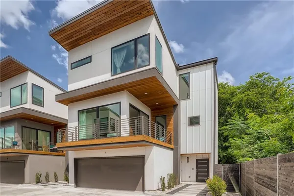 $3,100 | 5605 Sunshine Drive, Unit 7, Austin, TX 78756