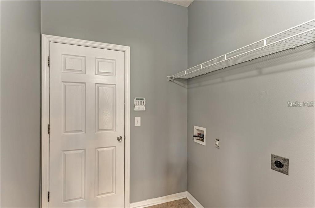 10267 Newminster Loop Ruskin, FL 33573 - Photo 31 of 38 a view of closet