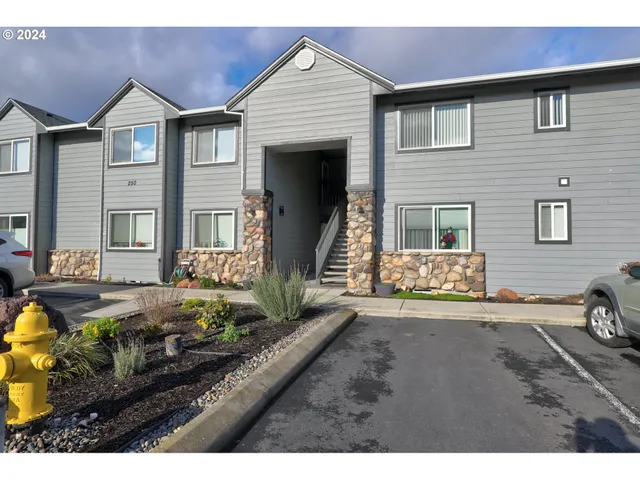 $359,500 | 250 Lone Pine Lane, Unit 7, The Dalles, OR 97058