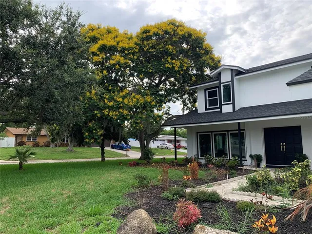 a view of a house with a backyard