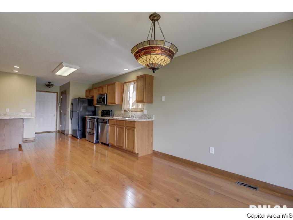 1803 Plover Road Springfield, IL 62711 - Photo 8 of 36 Gallery Image 8