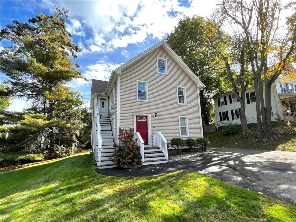 a view of a house with backyard