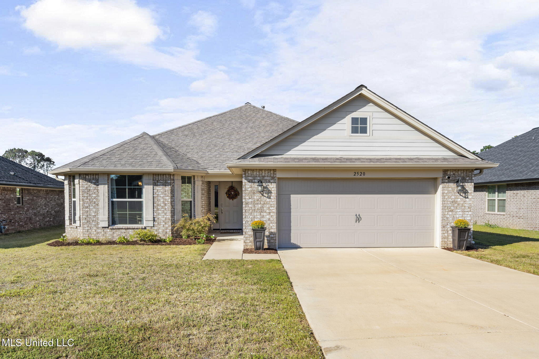 2520 Rutherford Drive Southaven, MS 38672 - Photo 1 of 26 Like New Home with Covered Patio