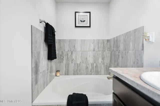 $326,000 | 2520 Rutherford Drive, Southaven, MS 38672