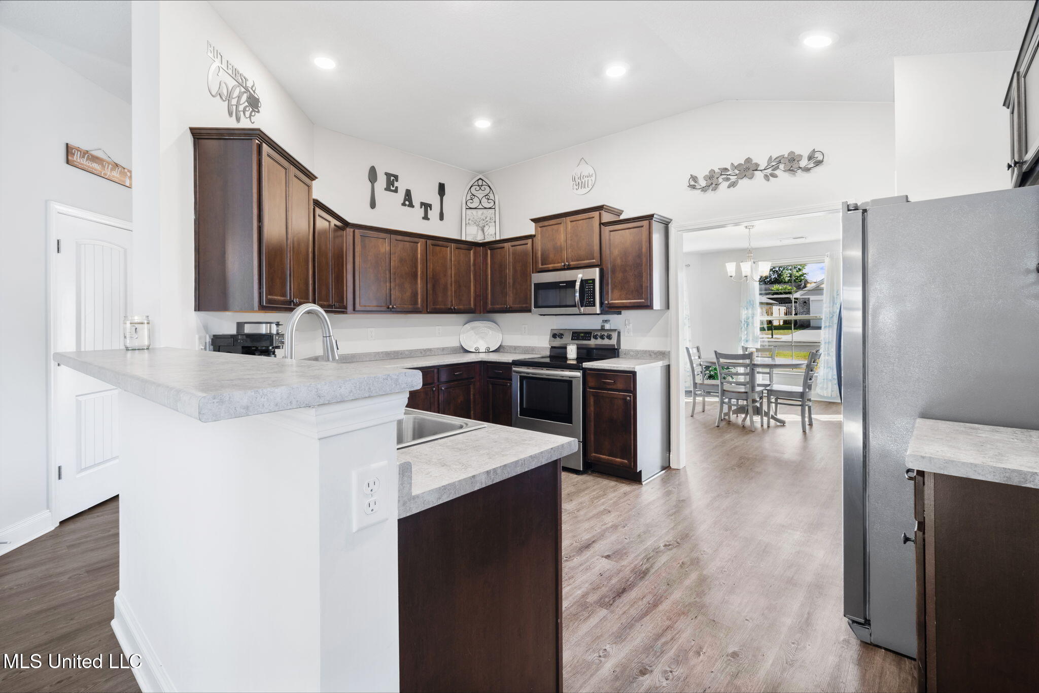 2520 Rutherford Drive Southaven, MS 38672 - Photo 10 of 26 Great kitchen counter space