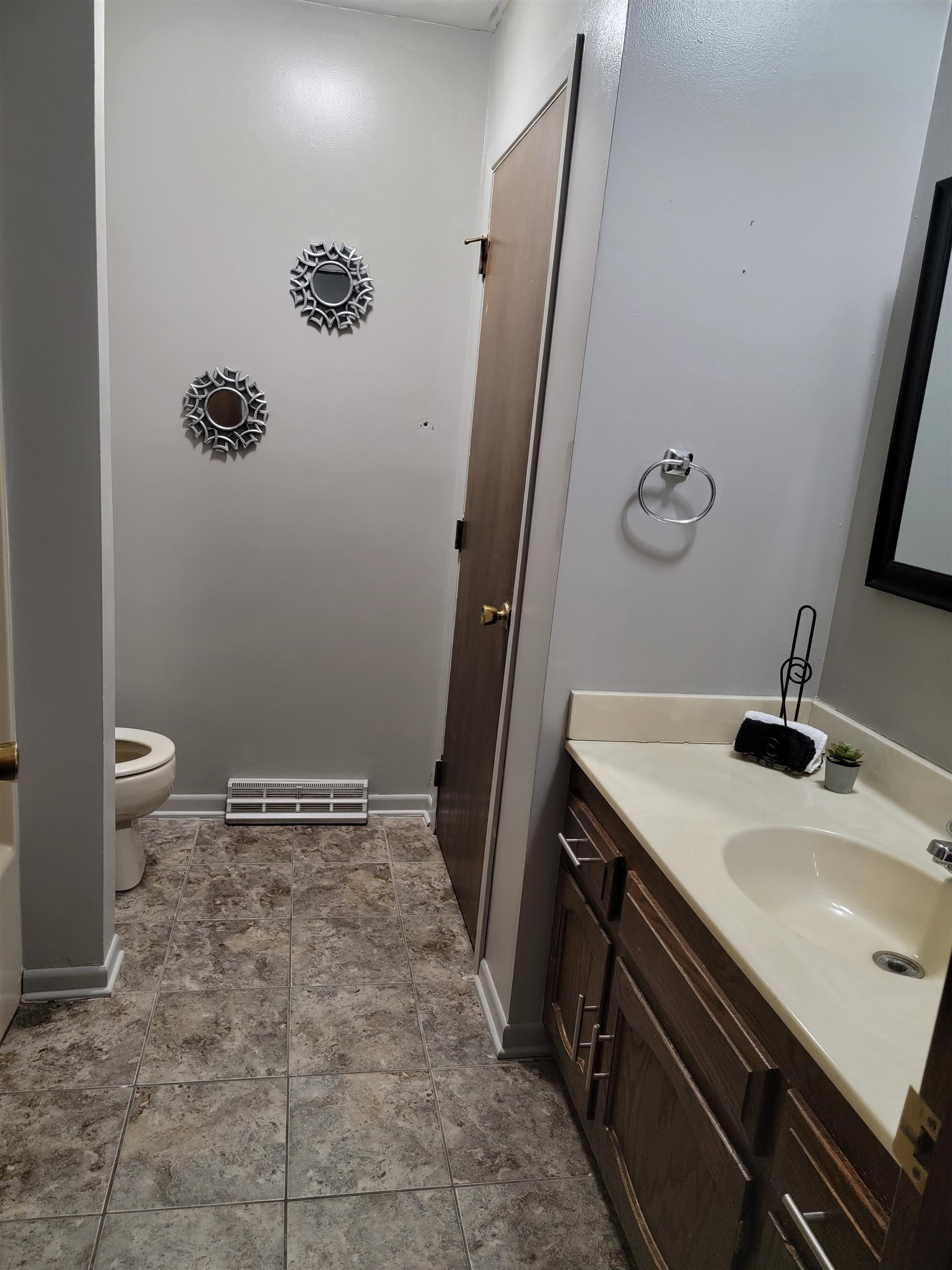 4685 High Point Drive Rockford, IL 61114 - Photo 14 of 20 a bathroom with a sink and a mirror