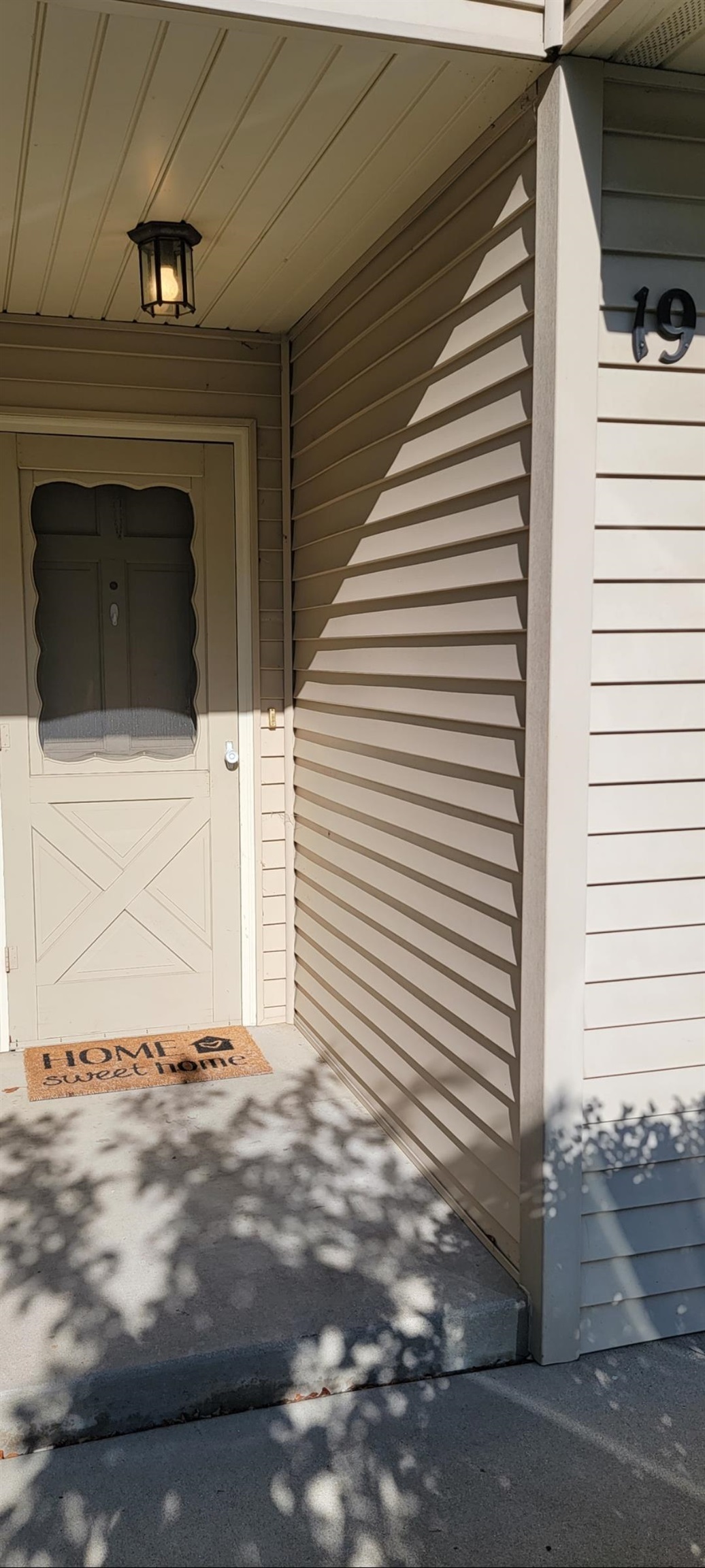 4685 High Point Drive Rockford, IL 61114 - Photo 2 of 20 a view of a entryway