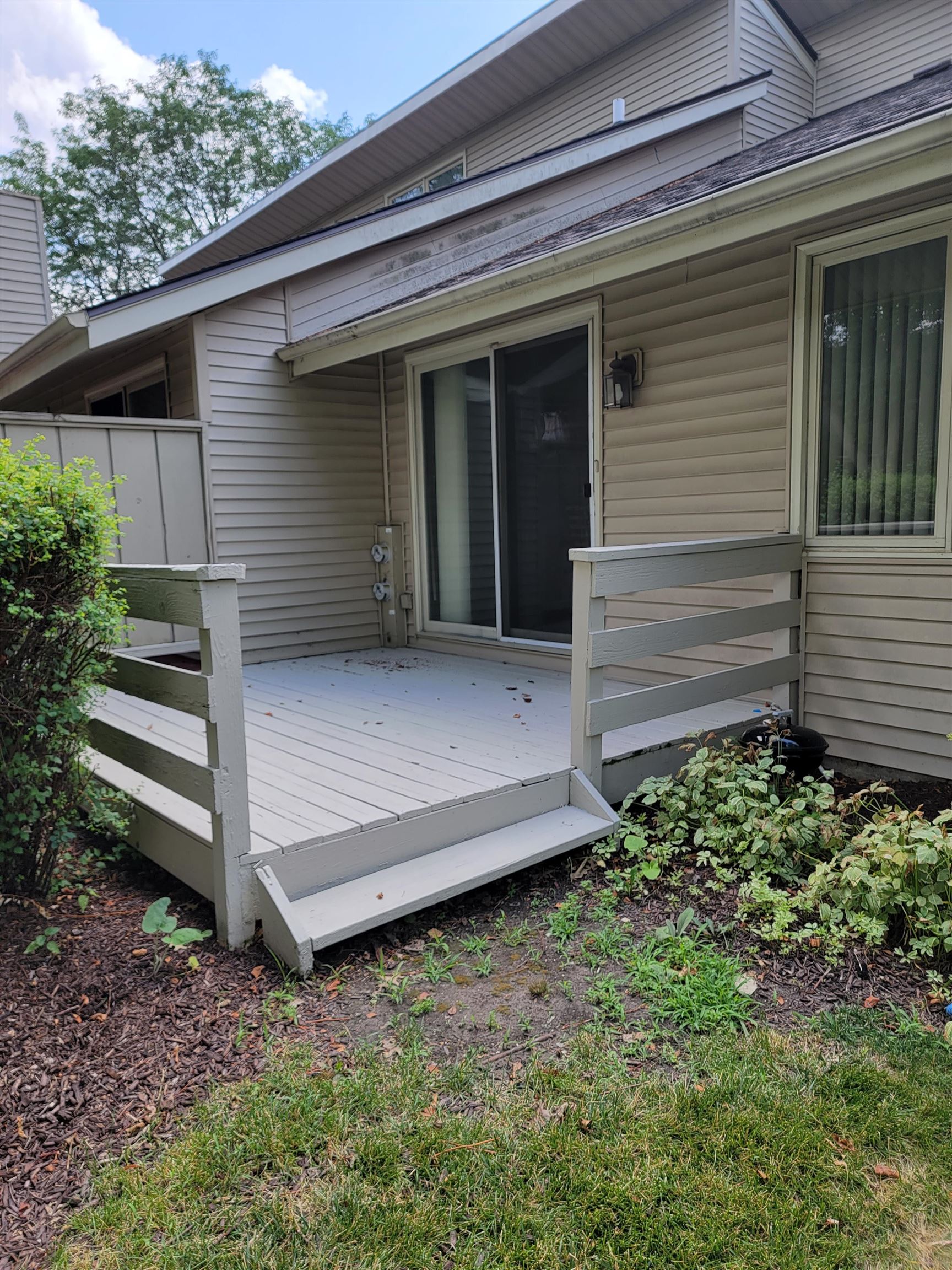 4685 High Point Drive Rockford, IL 61114 - Photo 9 of 20 a view of a house with a yard