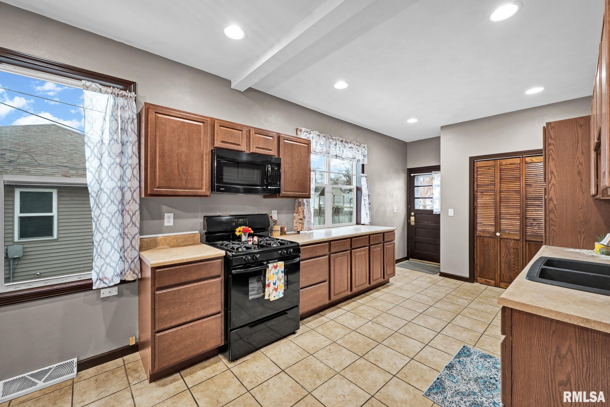 805 Mary Street Pekin, IL 61554 - Photo 12 of 34