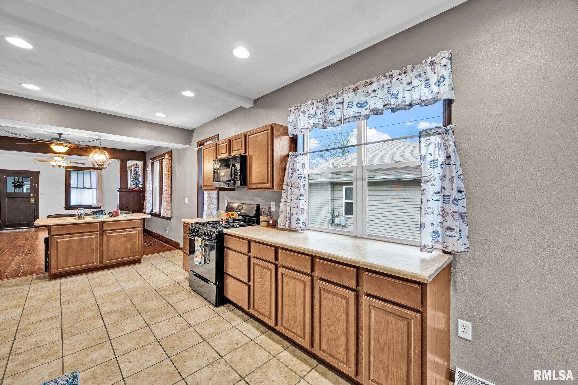 805 Mary Street Pekin, IL 61554 - Photo 15 of 34