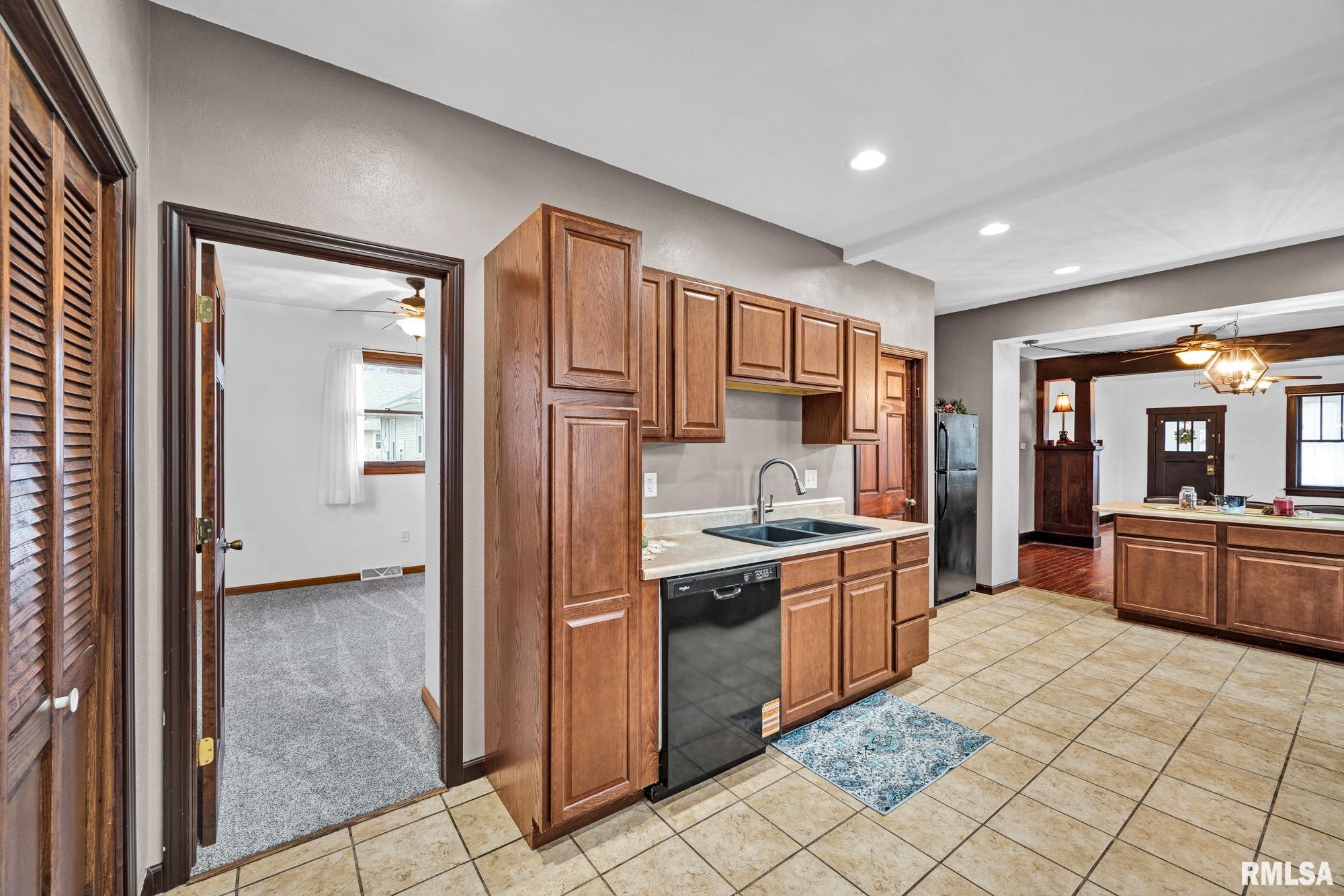 805 Mary Street Pekin, IL 61554 - Photo 16 of 34