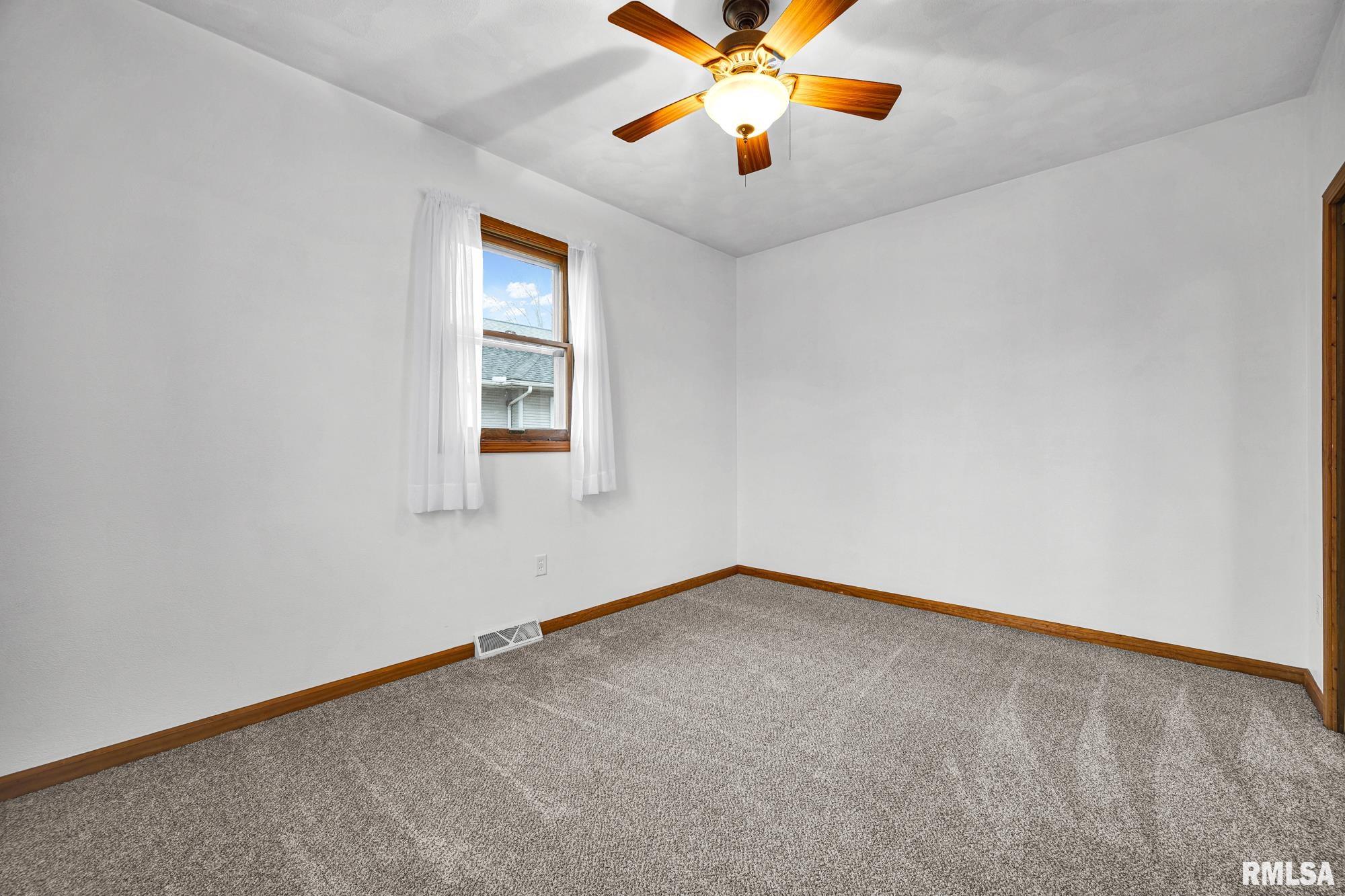 805 Mary Street Pekin, IL 61554 - Photo 17 of 34