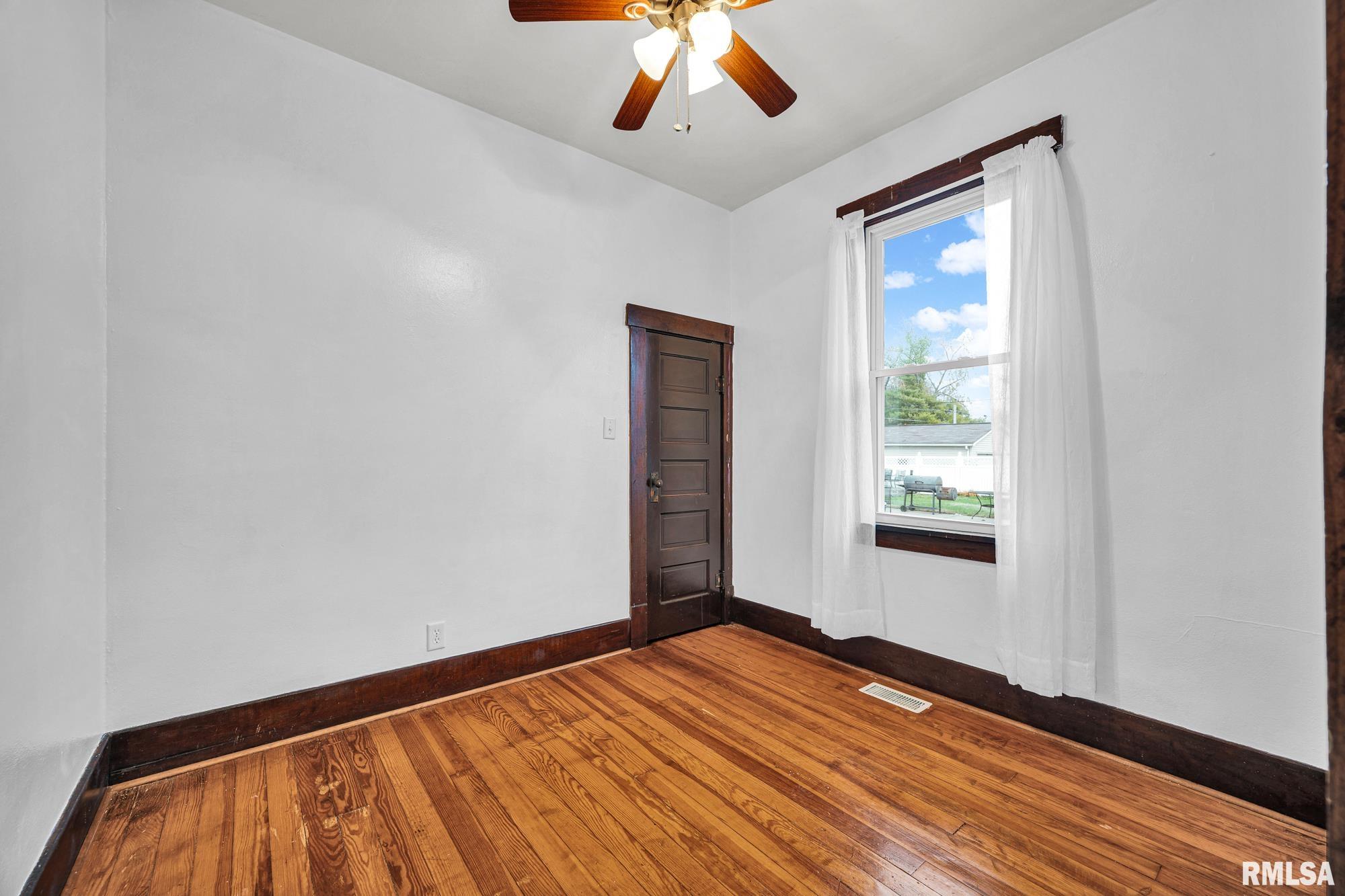 805 Mary Street Pekin, IL 61554 - Photo 19 of 34