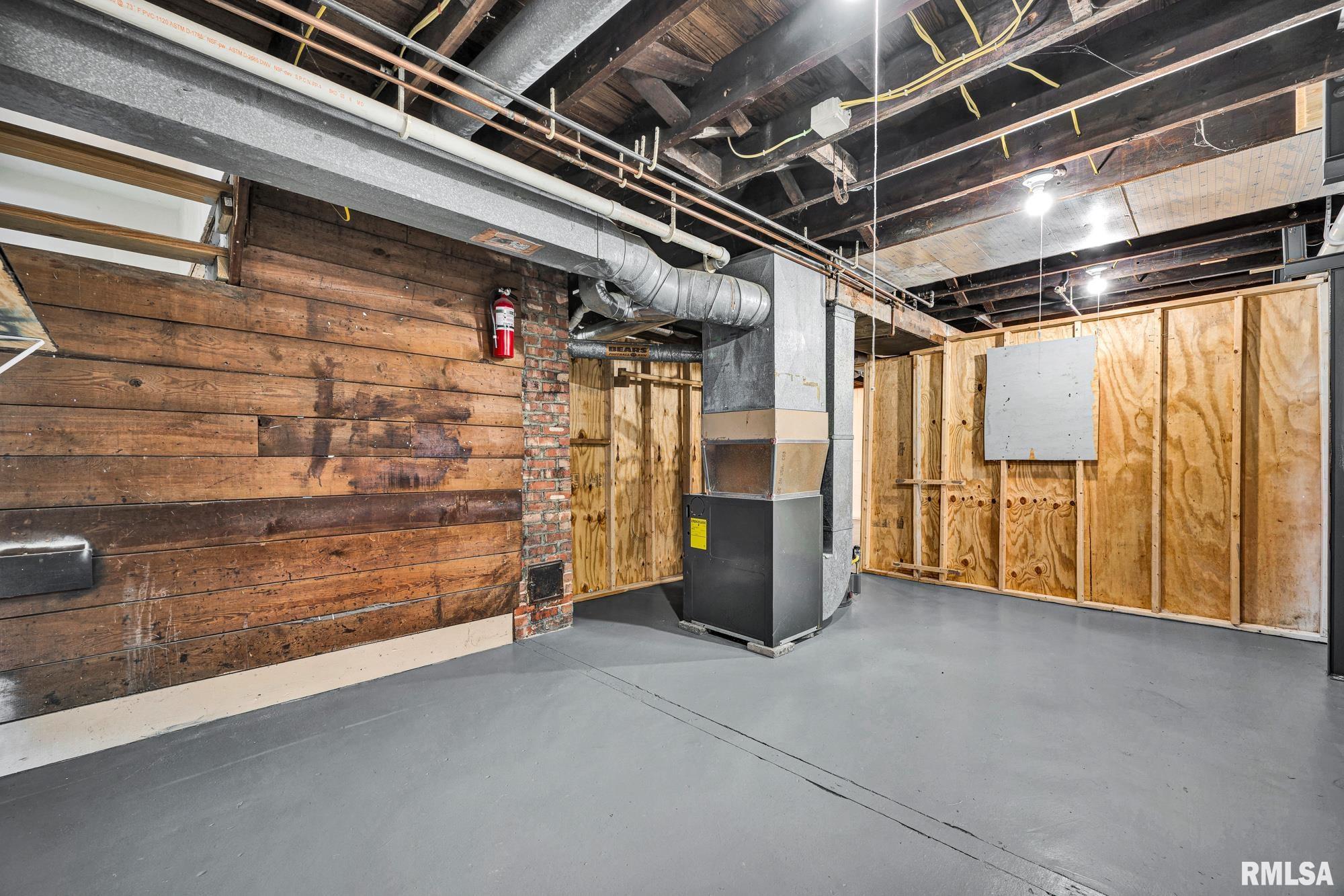 805 Mary Street Pekin, IL 61554 - Photo 29 of 34