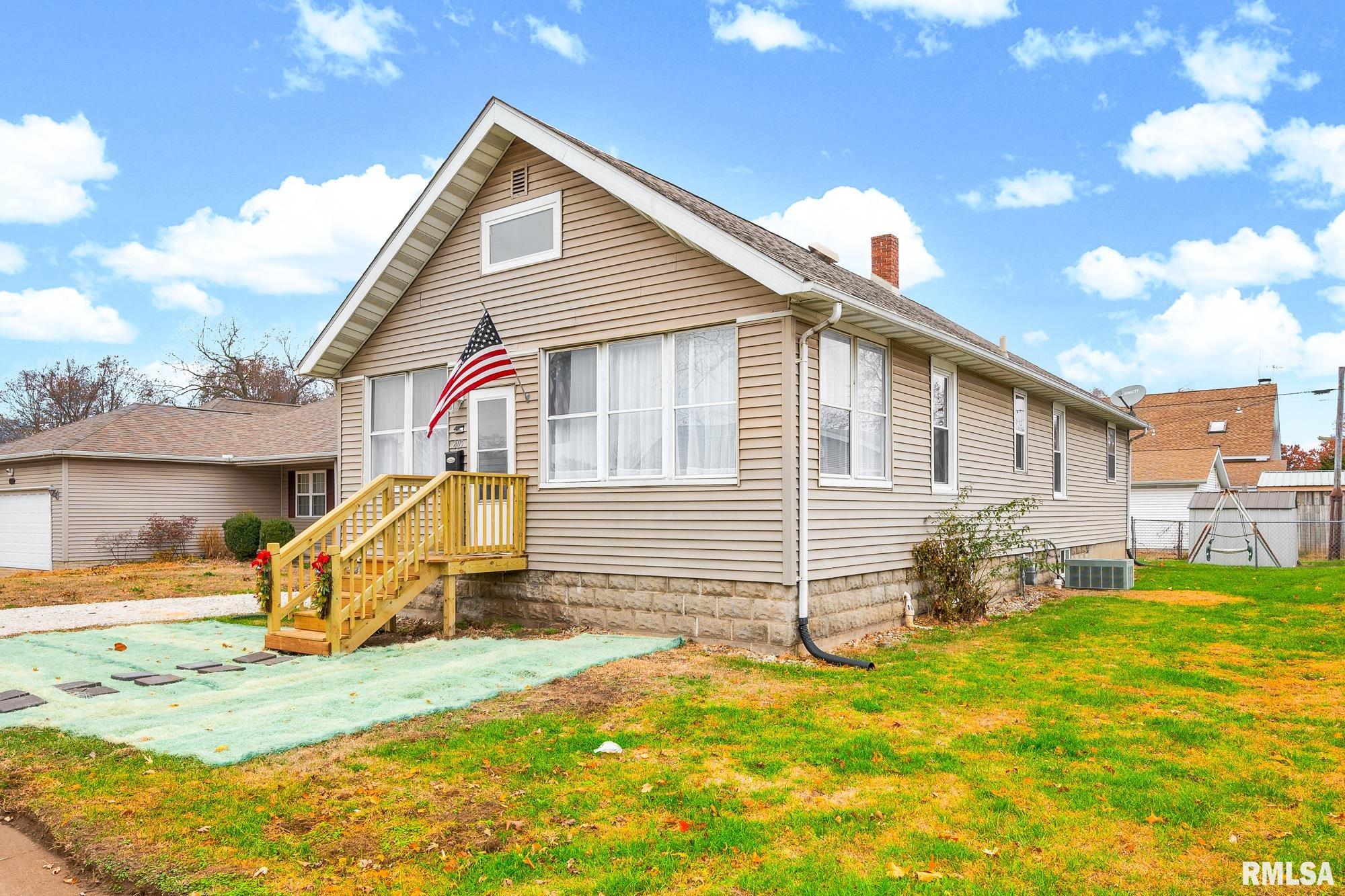 805 Mary Street Pekin, IL 61554 - Photo 3 of 34