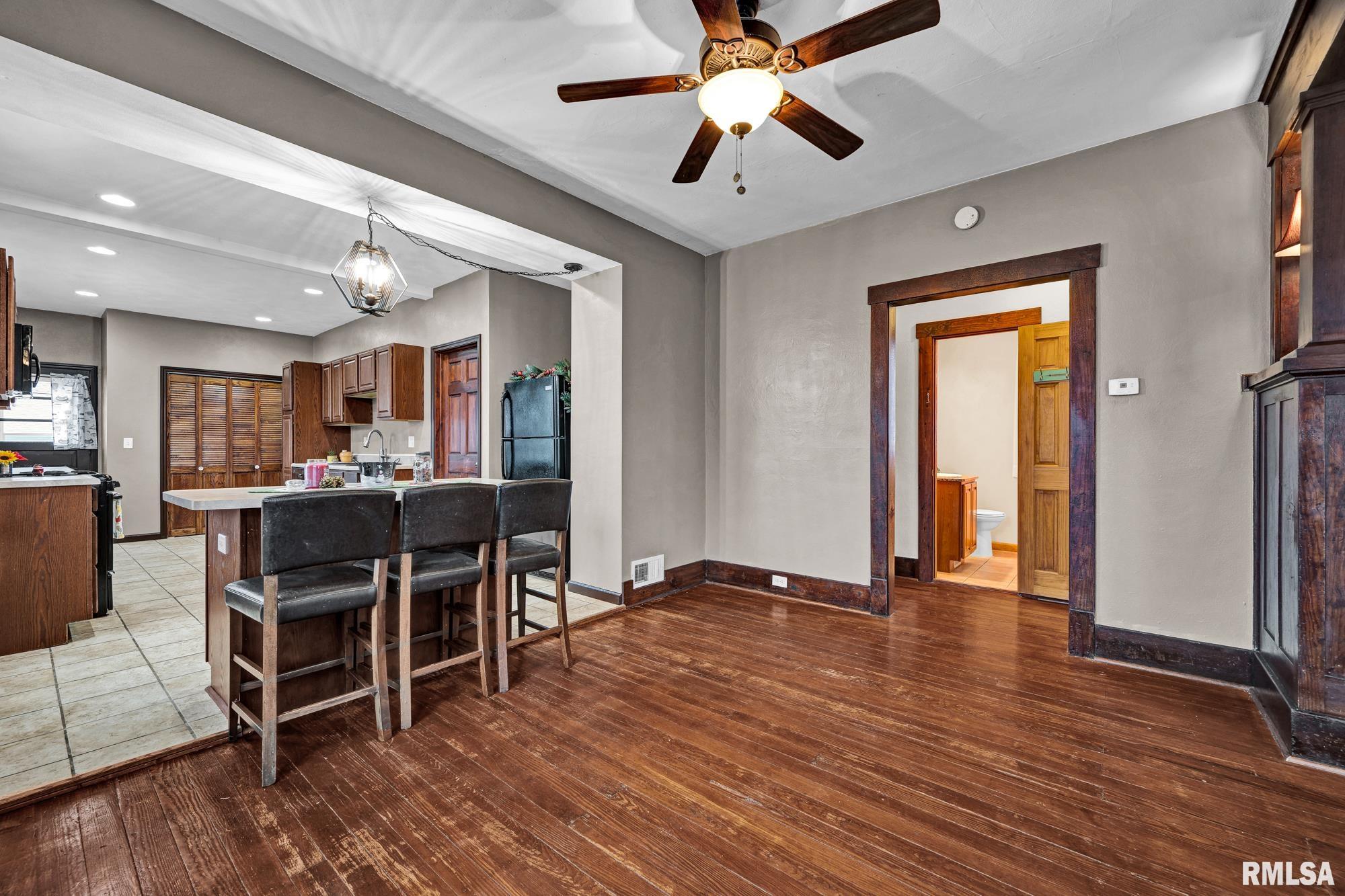 805 Mary Street Pekin, IL 61554 - Photo 8 of 34