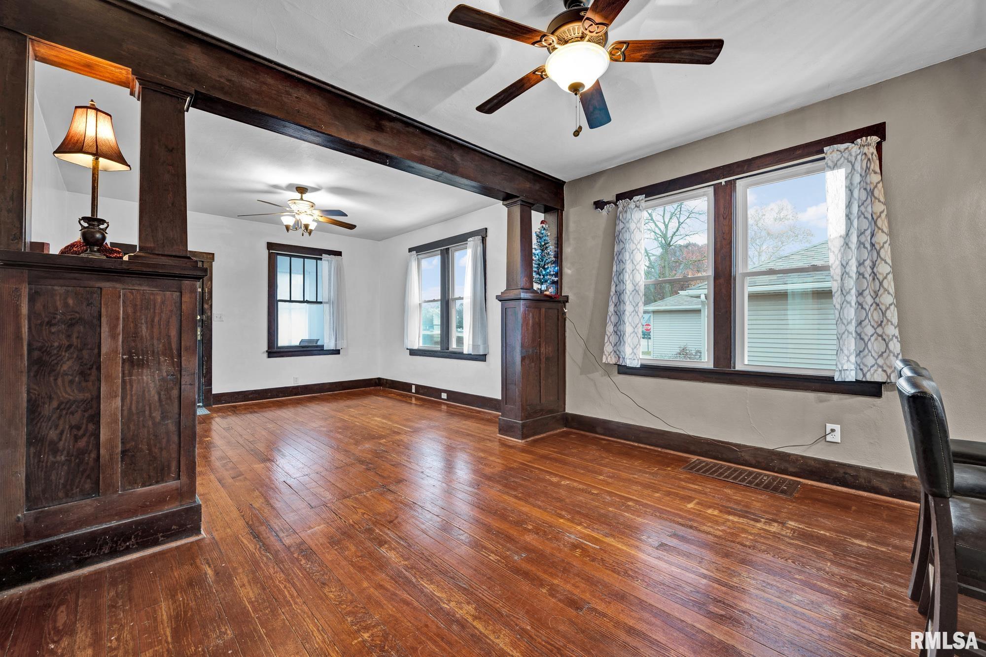 805 Mary Street Pekin, IL 61554 - Photo 9 of 34