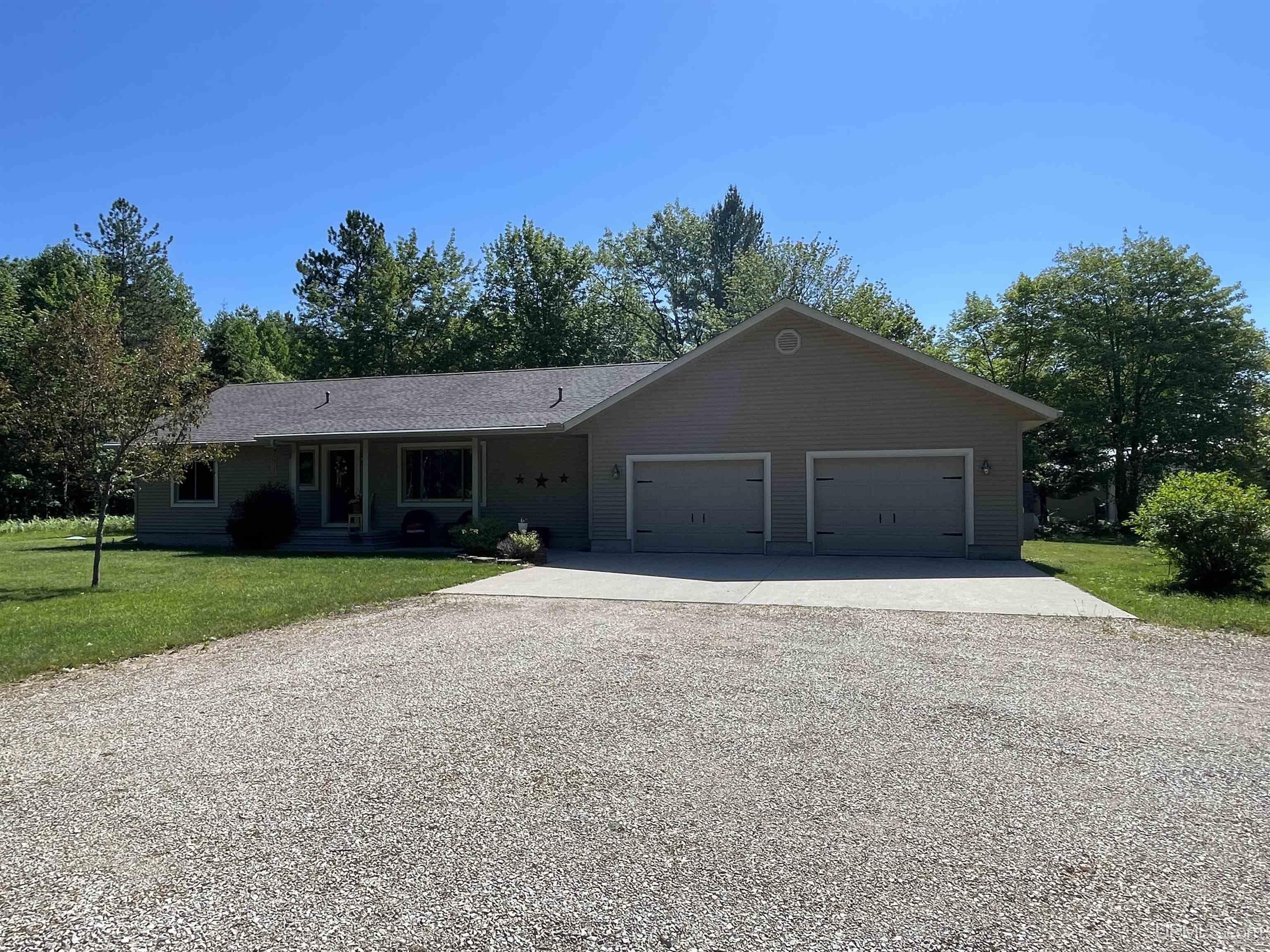 1686 S Flodin Road Manistique, MI 49854 - Photo 1 of 92 Gallery Image 1
