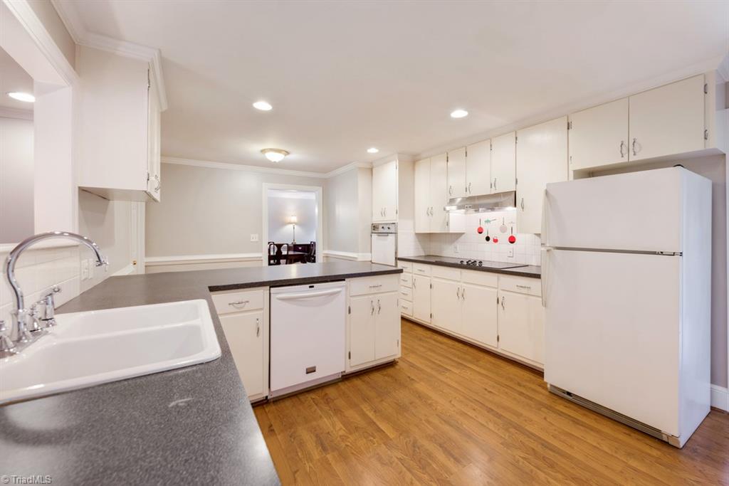800 Archer Road Winston-Salem, NC 27106 - Photo 11 of 32 Spacious kitchen.