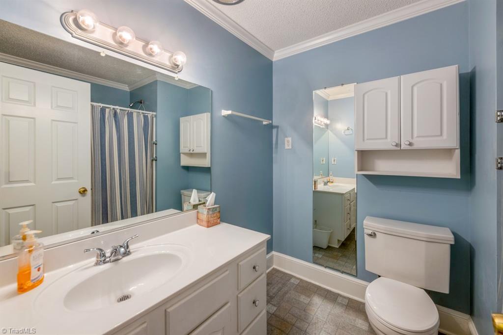 800 Archer Road Winston-Salem, NC 27106 - Photo 25 of 32 Second bathroom.