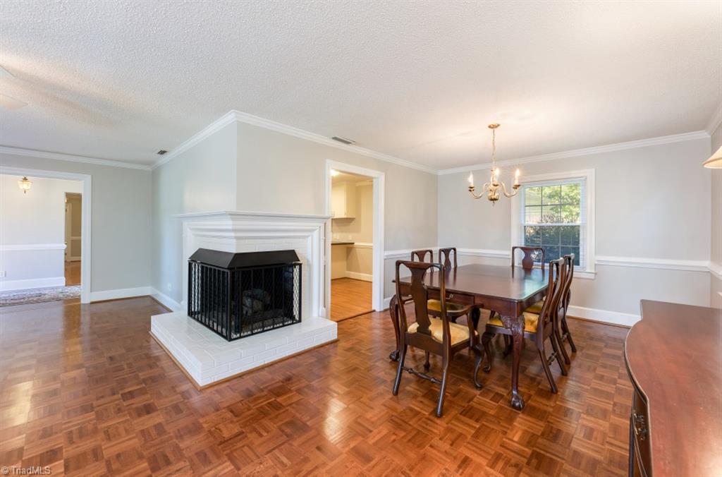 800 Archer Road Winston-Salem, NC 27106 - Photo 8 of 32 Nice size for dining.
