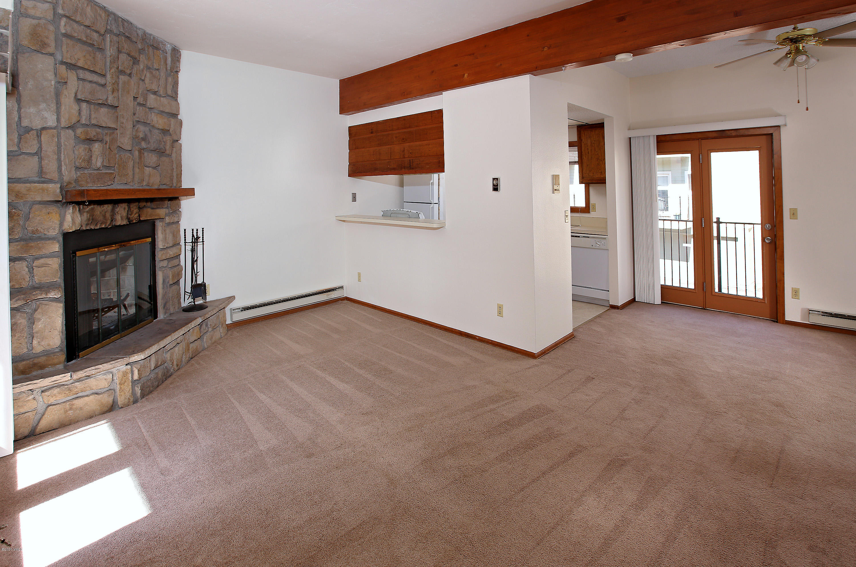334 Eagle Road, Unit B2 Avon, CO 81620 - Photo 2 of 12 Living room 2