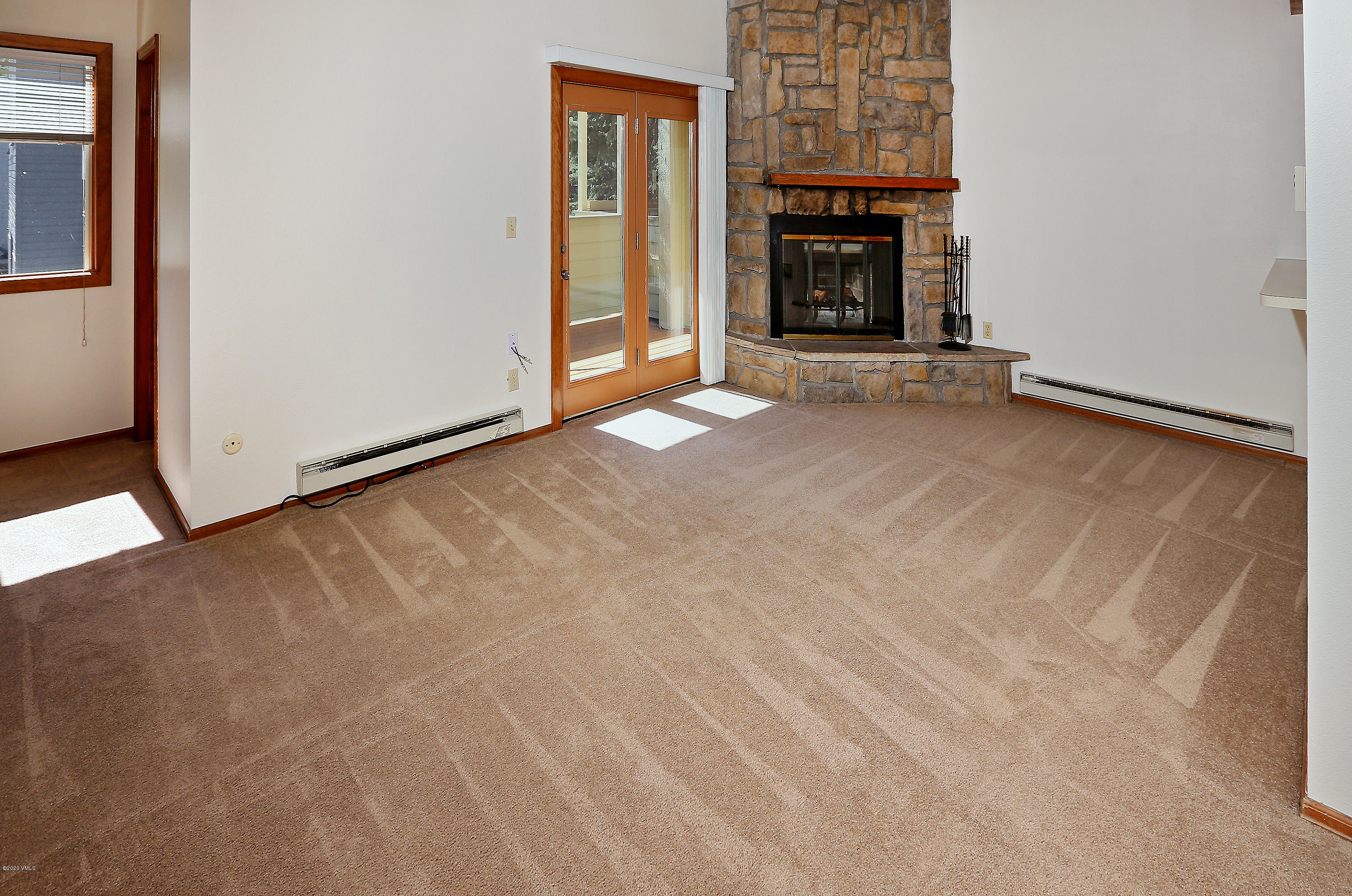 334 Eagle Road, Unit B2 Avon, CO 81620 - Photo 3 of 12 Living room1