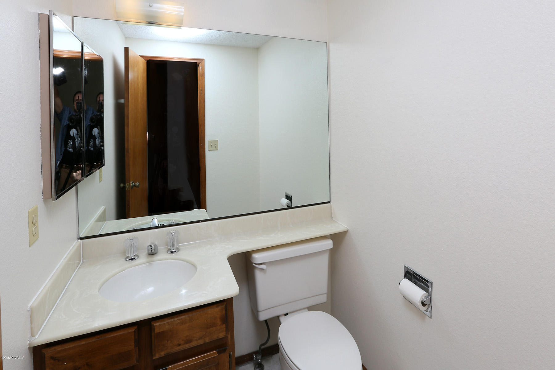 334 Eagle Road, Unit B2 Avon, CO 81620 - Photo 7 of 12 Powder room