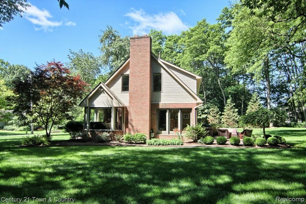 60735 Eyster Road Rochester, MI 48306 - Photo 32 of 32 Side_View.jpg