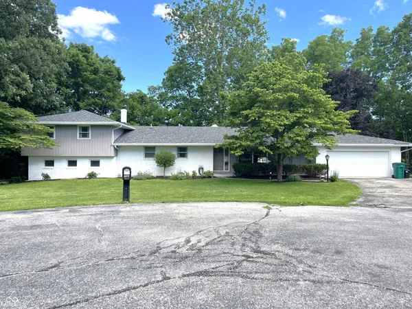 $405,000 | 556 North Villa Drive, Crawfordsville, IN 47933
