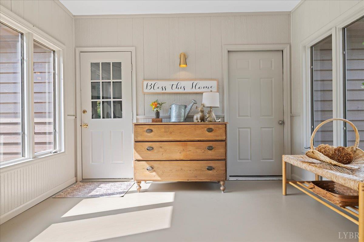 181 Mobley Mountain Road Amherst, VA 24521 - Photo 77 of 98 a room with closet and window