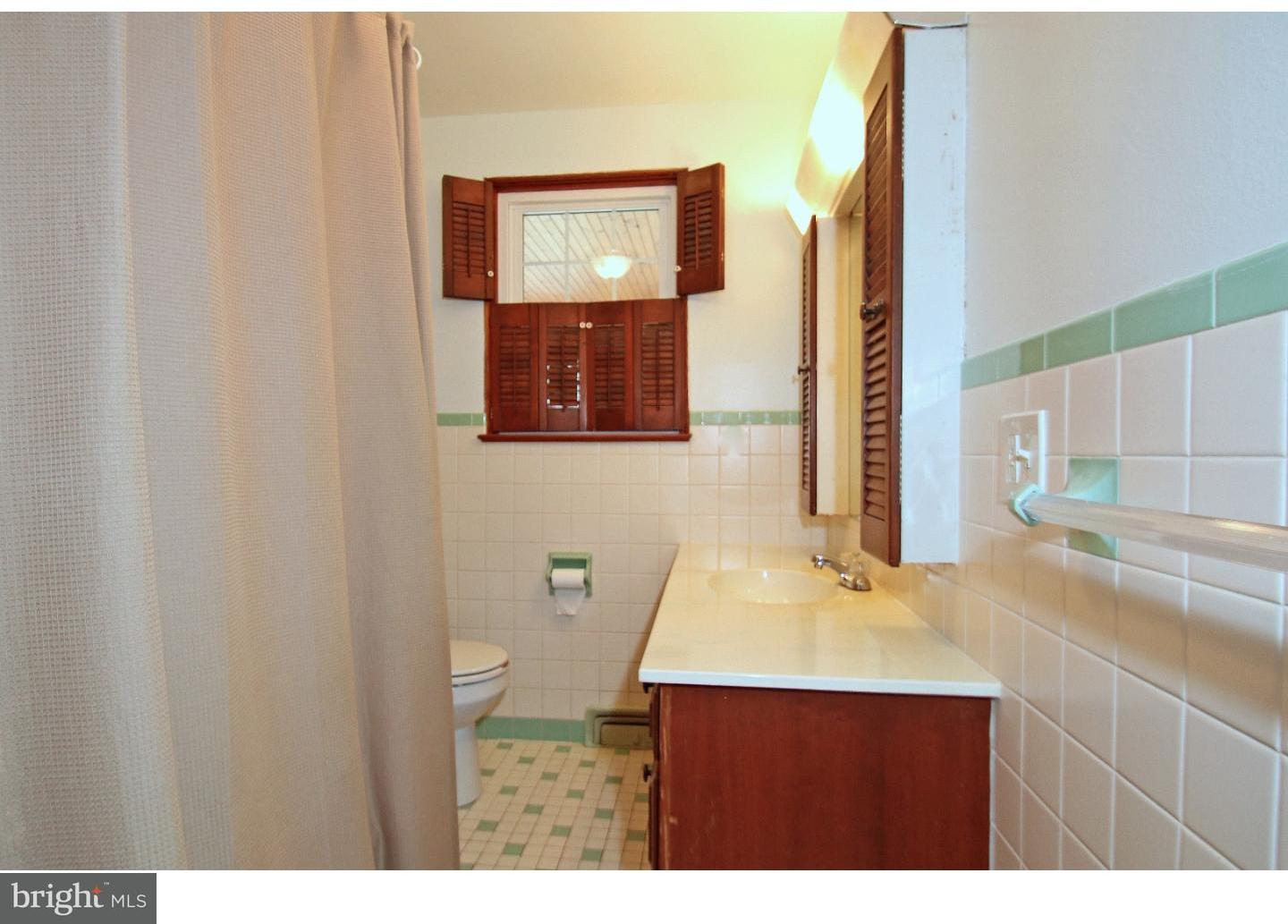 5320 Strasburg Road Kinzers, PA 17535 - Photo 20 of 25 Bathroom
