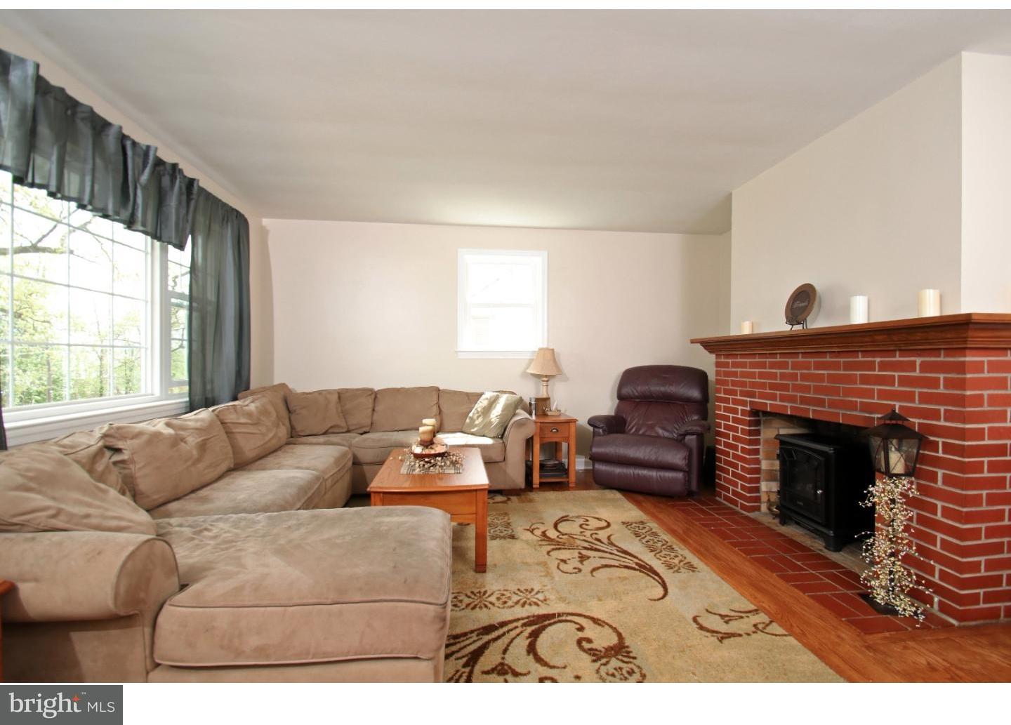 5320 Strasburg Road Kinzers, PA 17535 - Photo 8 of 25 Living Room
