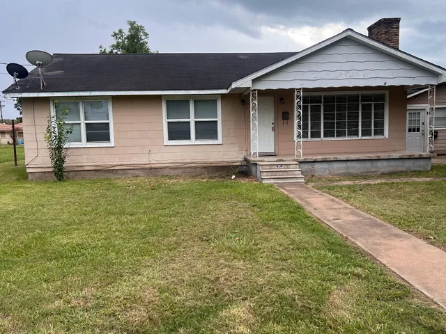 $1,200 | 801 North Main Street, Sweeny, TX 77480