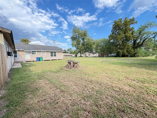 $1,200 | 801 North Main Street, Sweeny, TX 77480