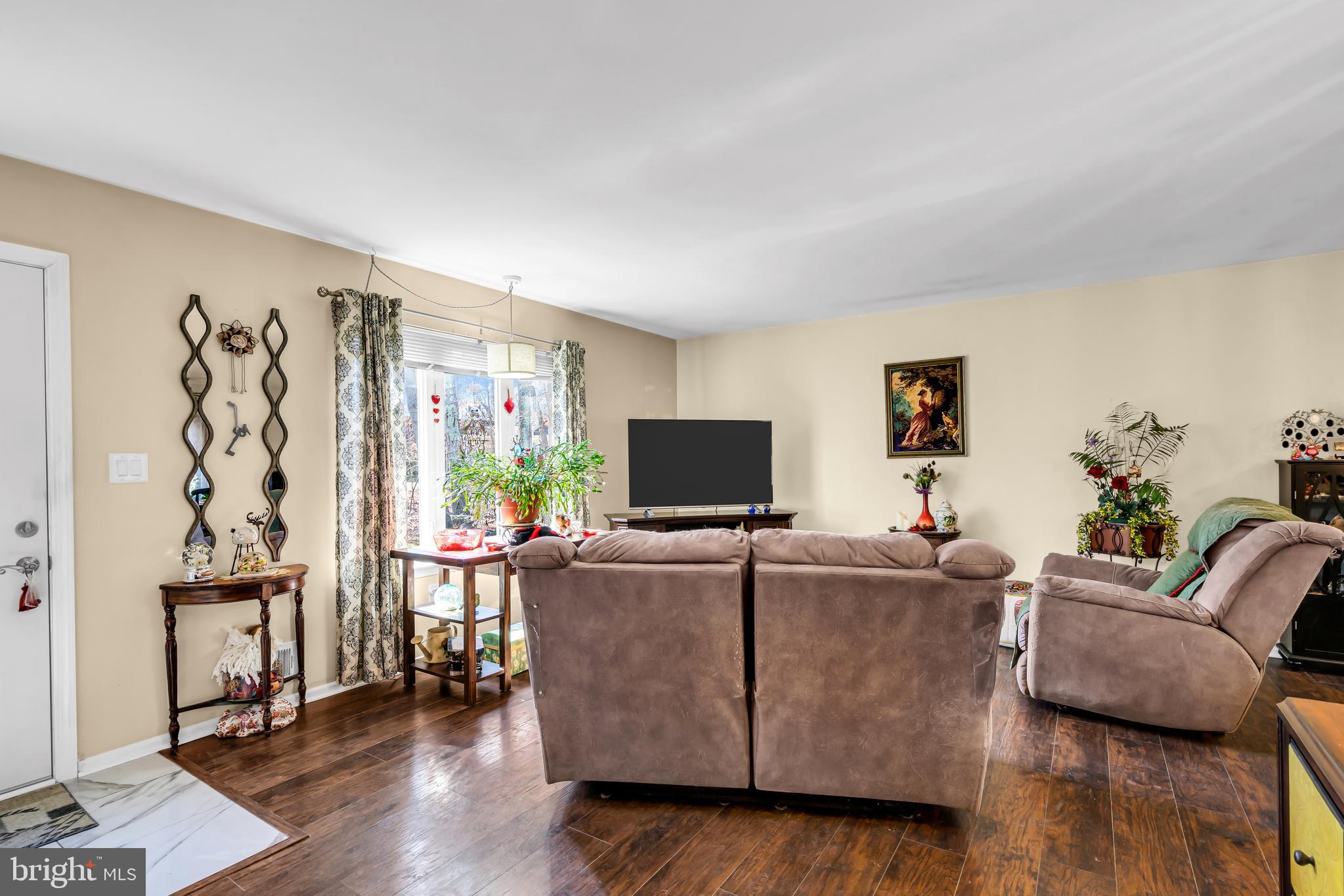 13 Robin Road Howell, NJ 07731 - Photo 11 of 52