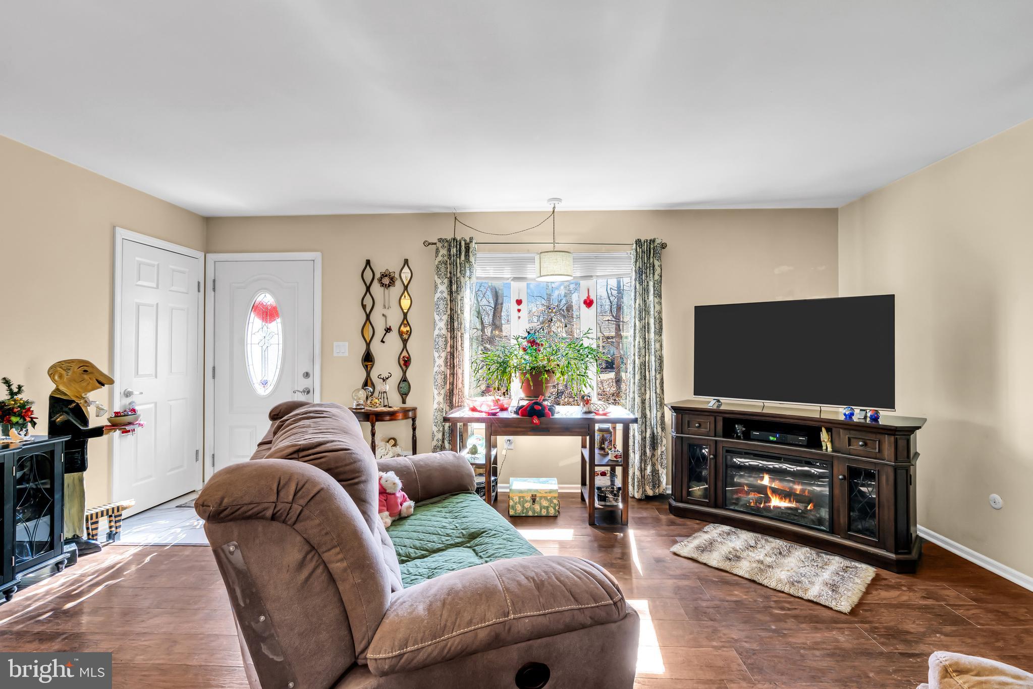 13 Robin Road Howell, NJ 07731 - Photo 12 of 52