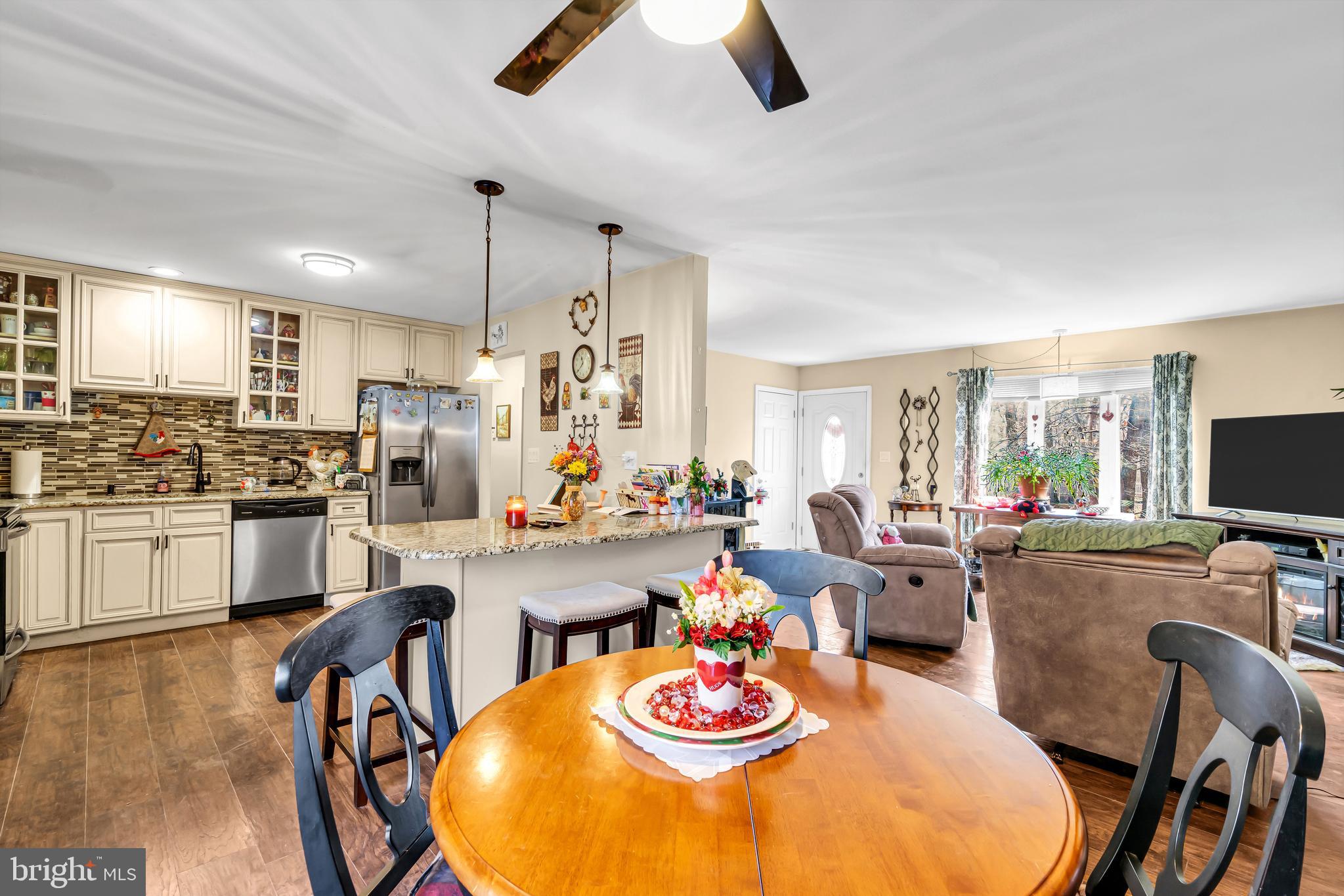 13 Robin Road Howell, NJ 07731 - Photo 18 of 52