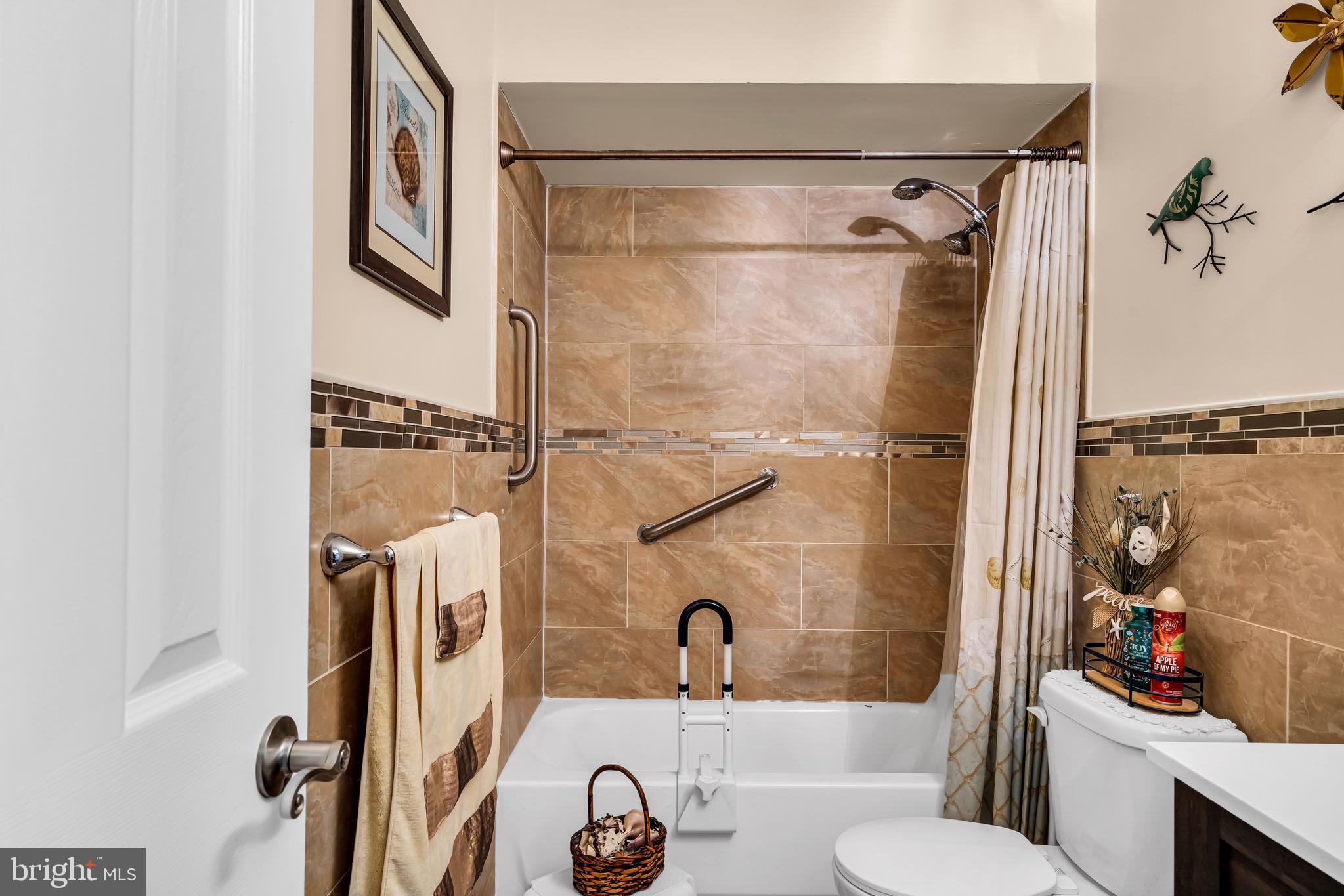 13 Robin Road Howell, NJ 07731 - Photo 36 of 52